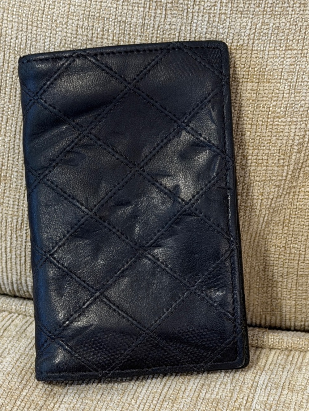 CHANEL Black Quilted Leather Card Case with Small CC Emblem - Picture 3 of 9